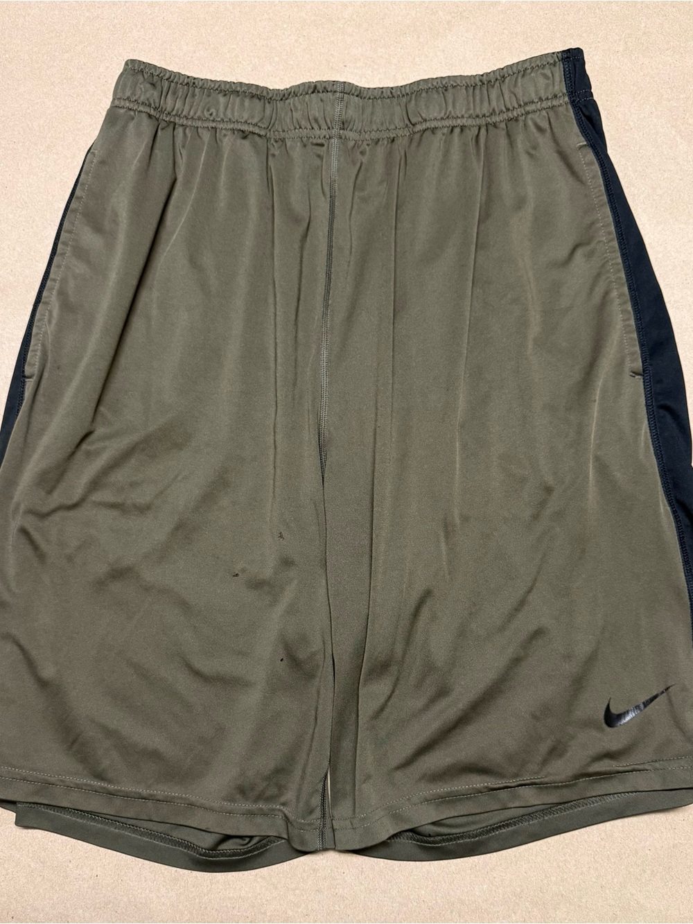 Nike DriFit Basketball Men’s size L Large Green Workout Shorts Rare!
